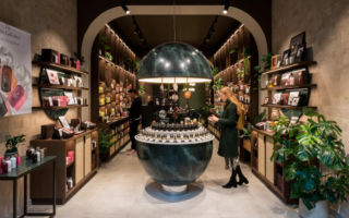 Blending the physical with the digital, D&P’s omnichannel solution combines a customised scent finding app with the physical experience of sampling Molton Brown products in-store, taking customers on an immersive journey of learning and discovery. 