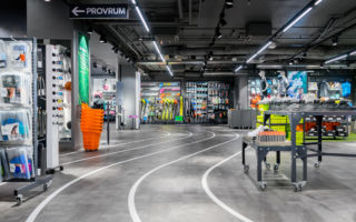 The monochrome backdrop allows graphics and product great standout in Stadium's Stockholm store. We love the running track navigation