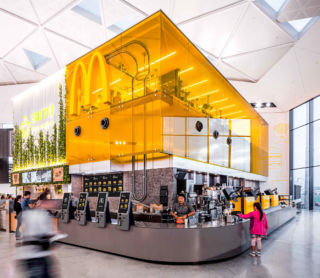 An eye-catching concept, that maximises McDonalds retail footprint at Sydney Airport T1