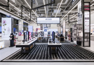 Black-and-white rugs define the ‘stage’ used to feature the store’s key brands.