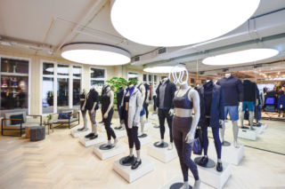 Diffused spotlights highlight the store’s current collection. 