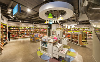 A light-hearted, customer-friendly editorial tone is taken providing clear navigation for visitors to Eason's bookstores in Dublin and Belfast