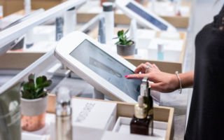 Fabled’s edited product displays provide opportunities for sampling and further online product exploration connecting the retailer’s online and offline personas