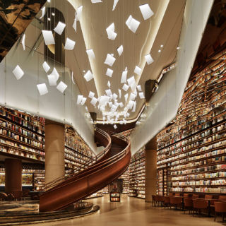 The fluttering pages light installation at Yjy Maike bookstore.