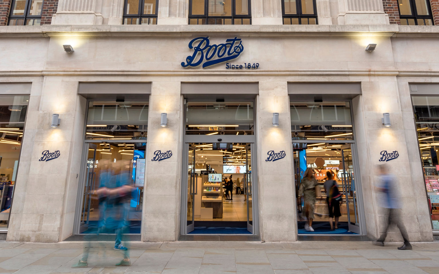 Boots Flagship, Covent Garden Echochamber