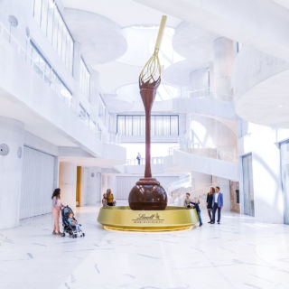 Visitors are greeted by a huge 9.3m fountain, which holds 1,500kgs of Lindt chocolate, creating a massive wow factor in the central atrium. 